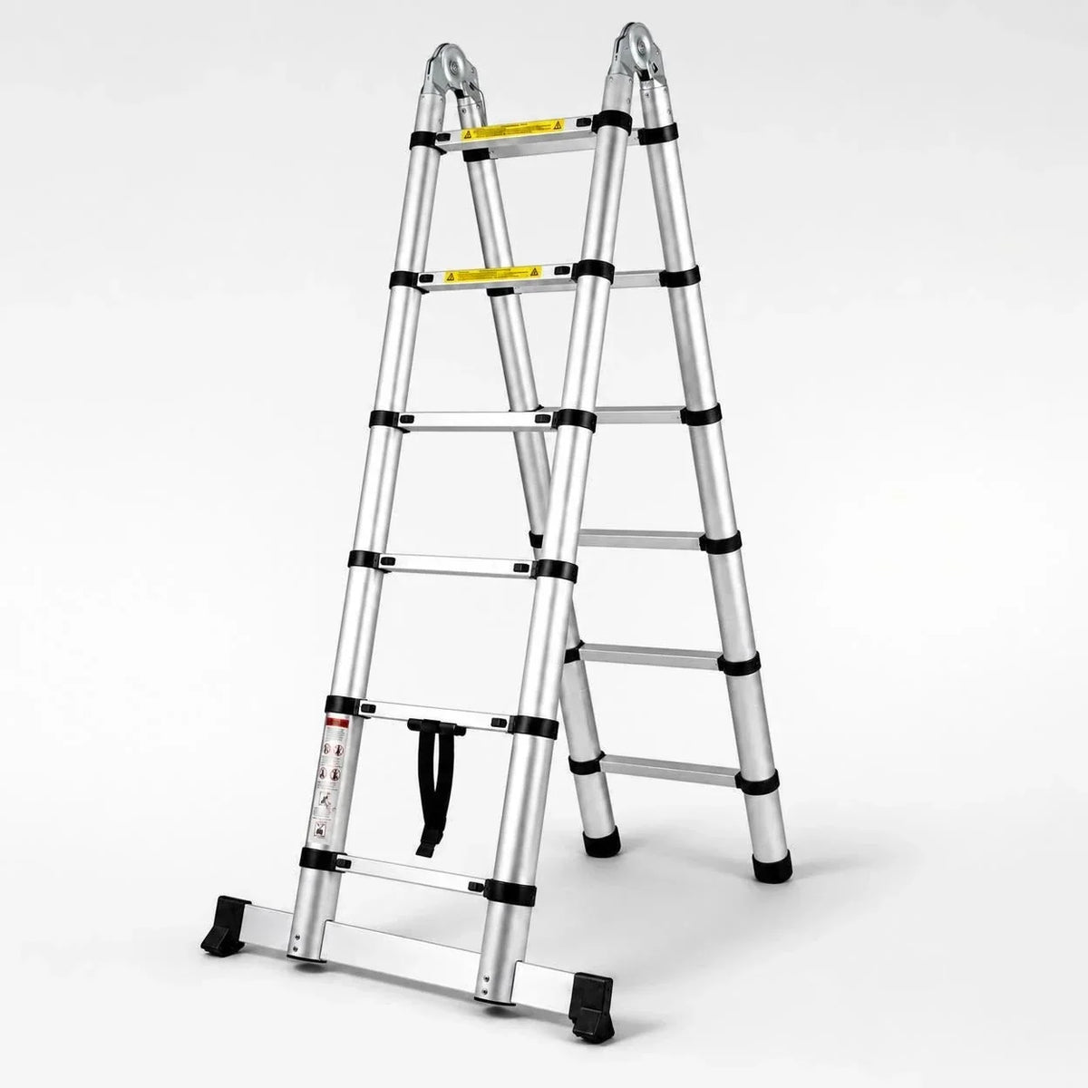 Escalera telescópica multiusos extendida como escalera de tijera