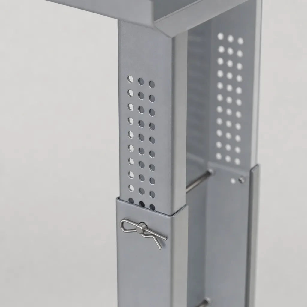 Nivelador de escalera: columna perforada y pasador – primer plano